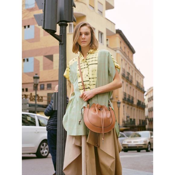 Loewe Brown Shoulder Bag - Picture 2 of 16